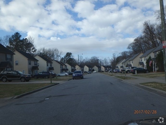 Building Photo - 115 Stratford Rd