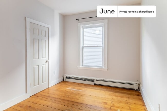 Building Photo - Room in Shared 5 bed/1 bath home