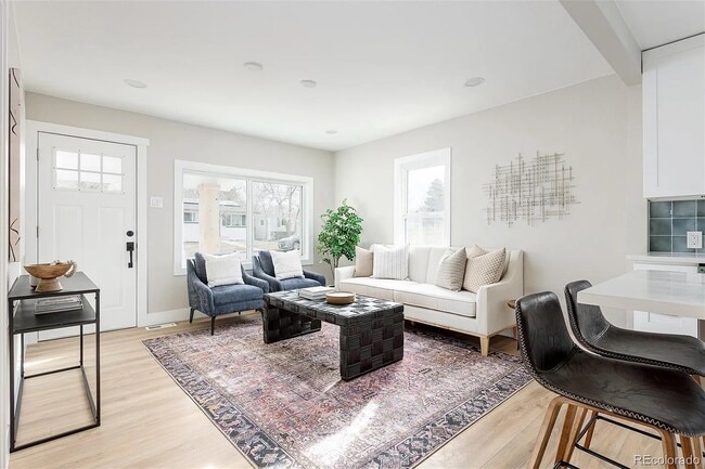 Photo - 645 Newton St House