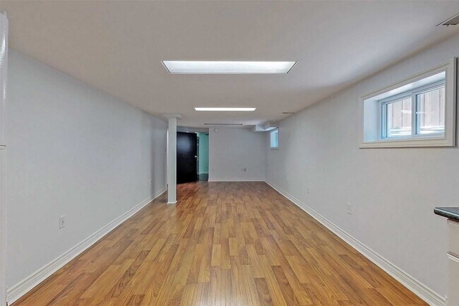 Photo du bâtiment - ***UTILITIES & INTERNET INCLUDED*** (1 Bed...