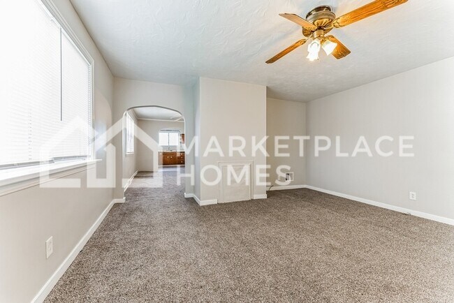 Building Photo - 17 Maple St