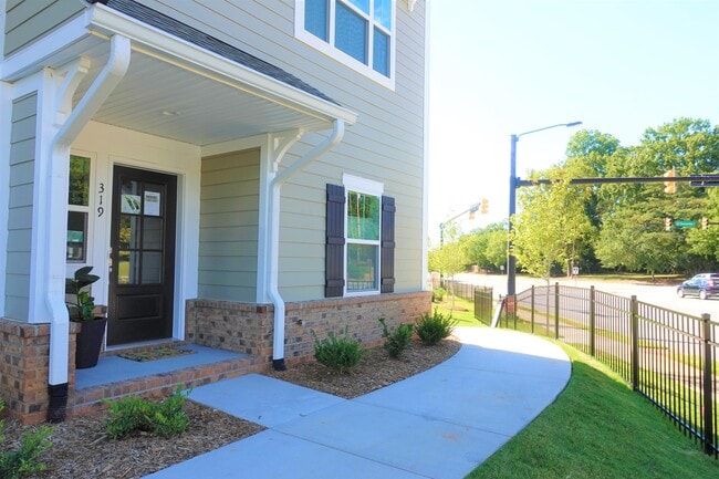 Photo - 319 Pete Hollis Blvd House