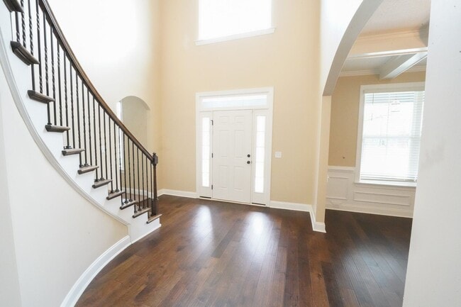 Foto del edificio - Available Now!