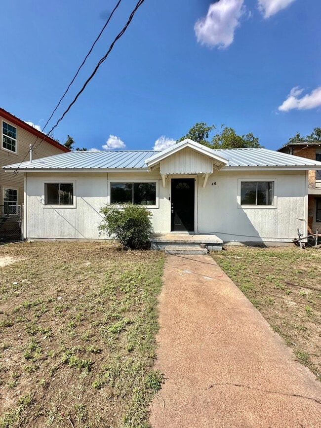 Building Photo - 4 Bedroom w/ Bonus Room Available to Lease!!