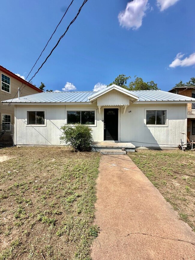 Foto del edificio - 4 Bedroom w/ Bonus Room Available to Lease!!