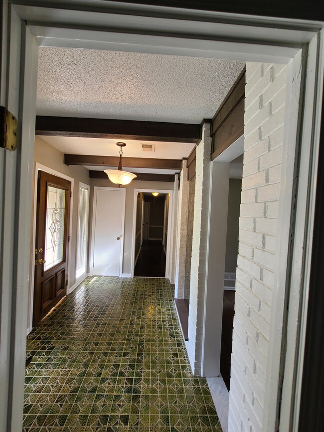 Building Photo - 3110 Seminary Cove