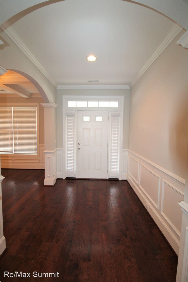 Building Photo - 4 br, 3 bath House - 2880 Bragg Way