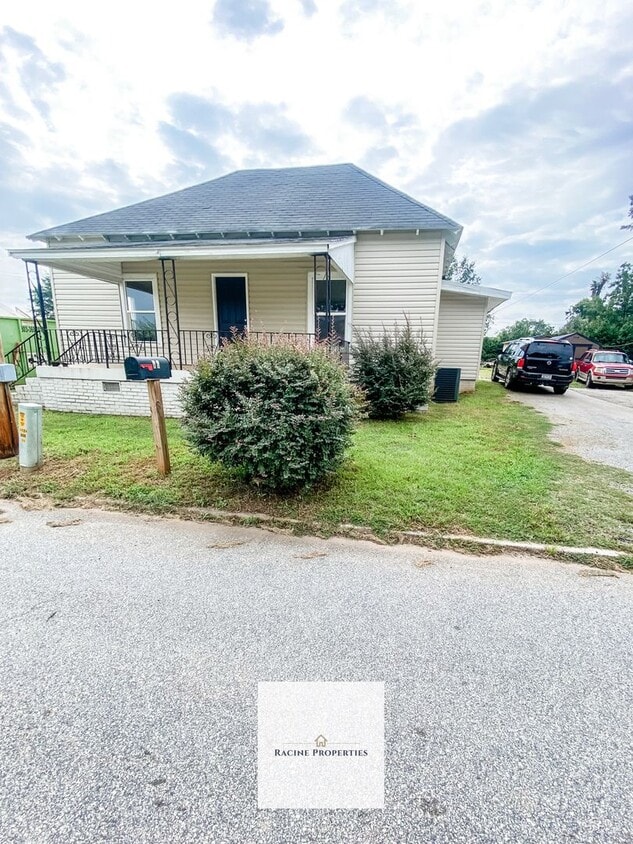 Primary Photo - Newly Renovated Home in Laurens, SC