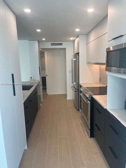 Building Photo - 2655 Collins Ave