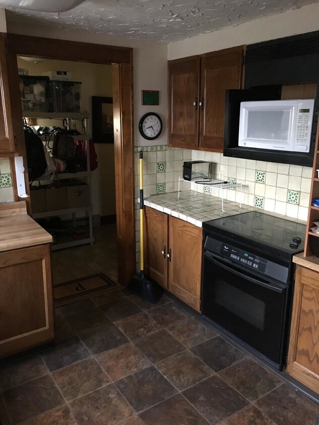 Kitchen - 87 Kneeland Ave