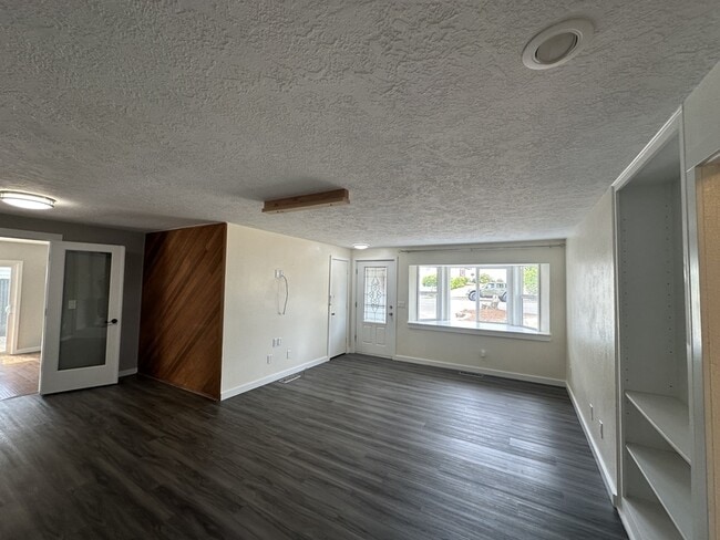 Foto del edificio - 389 NE Evergreen Ct