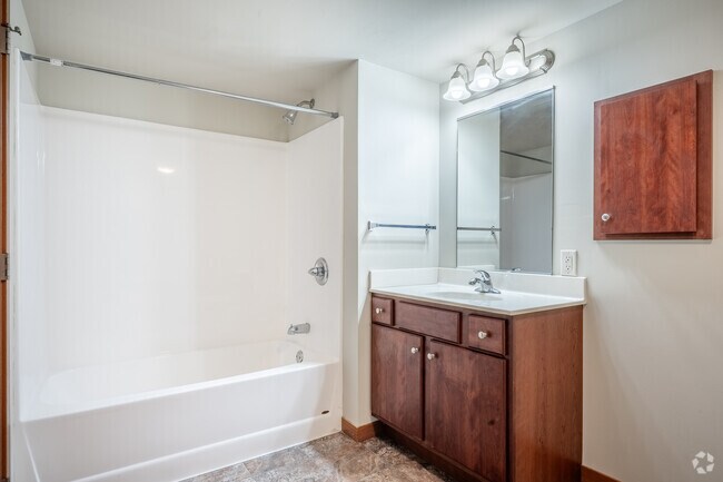 1 habitación, 1 baño - 1051 pies cuadrados - Baño - Elementary School Apartments