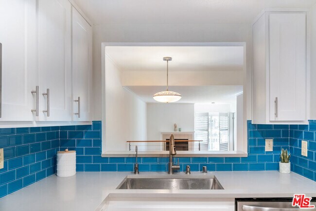Foto del edificio - 6638 Clybourn Ave