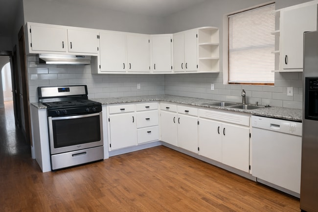 Building Photo - 3752 W Dickens Ave