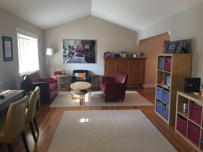 Building Photo - 10833 Wilkinson Ave