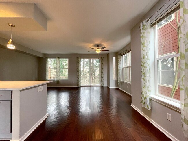 Building Photo - Stunning Hillsboro Townhome with Attached ...