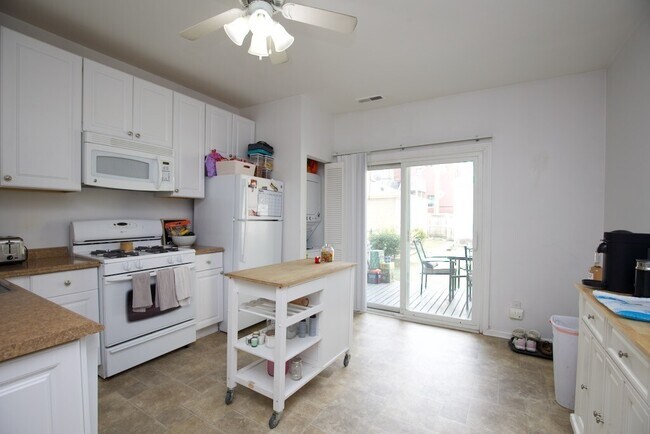 Foto del edificio - 3308 N Southport Ave