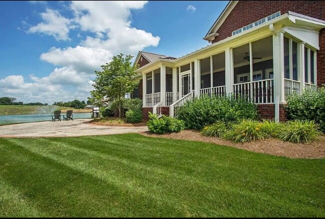 Building Photo - Beautiful cottage in Olde Stone for lease