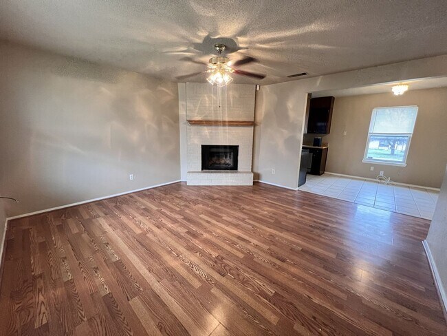 Foto del edificio - Great 3 bedroom in Killeen with washer and dryer connections and brand new carpet.