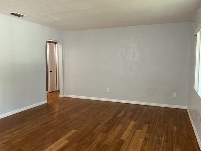 Foto del edificio - Single-Family Home | 3 Bedrooms | 2 Bathrooms