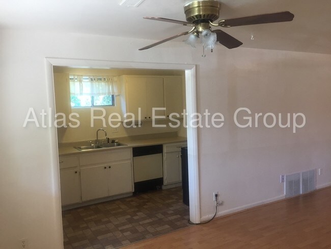 Building Photo - 1364 Zephyr St