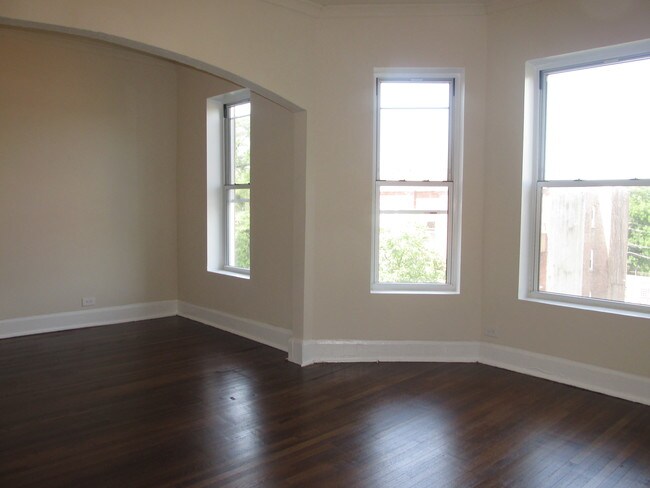 Building Photo - 6615 S Greenwood Ave