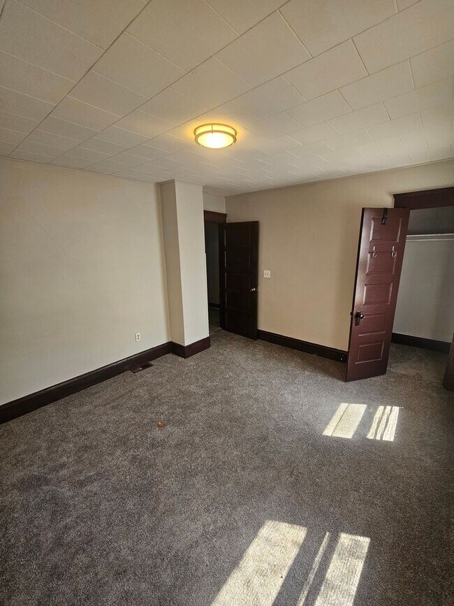 Building Photo - Sackett3621