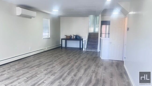 Foto del edificio - NEWLY RENOVATED 2 BEDROOM/2 FULL BATHROOMS...