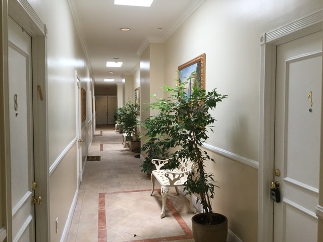 Building Photo - 5750 San Vicente Blvd