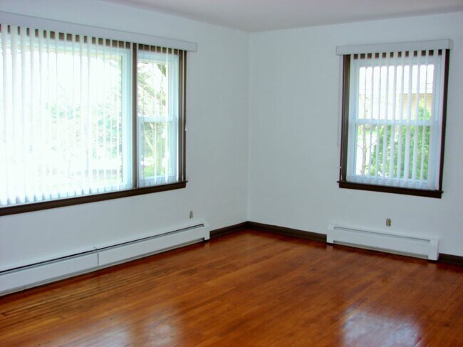 Building Photo - 5706 Russett Rd