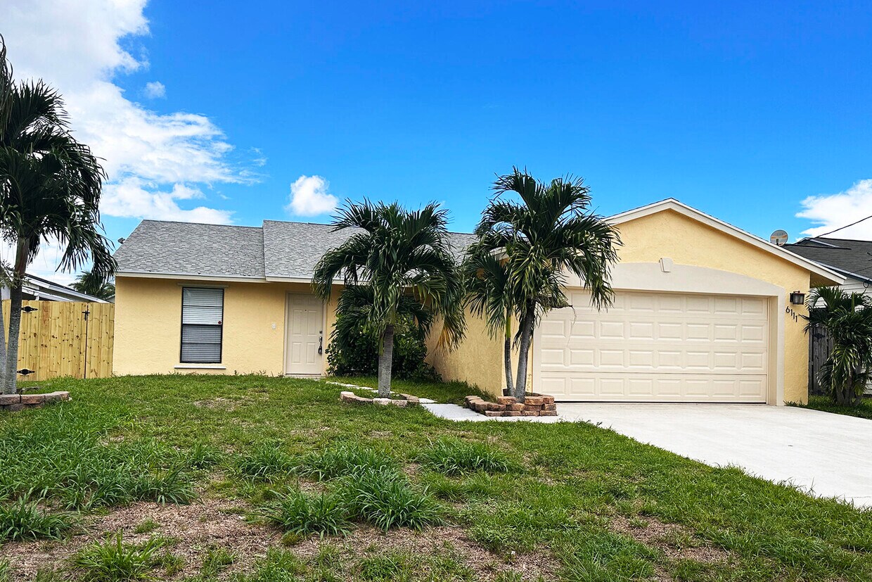 Foto principal - 6111 Drake St