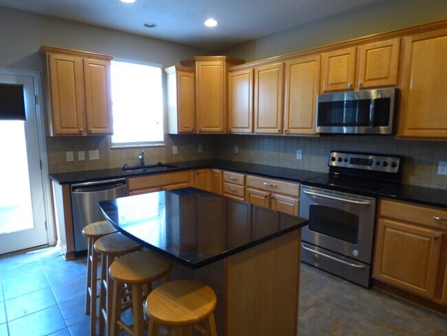 Foto del edificio - 3 BR 2.5 BA Town Park Condo