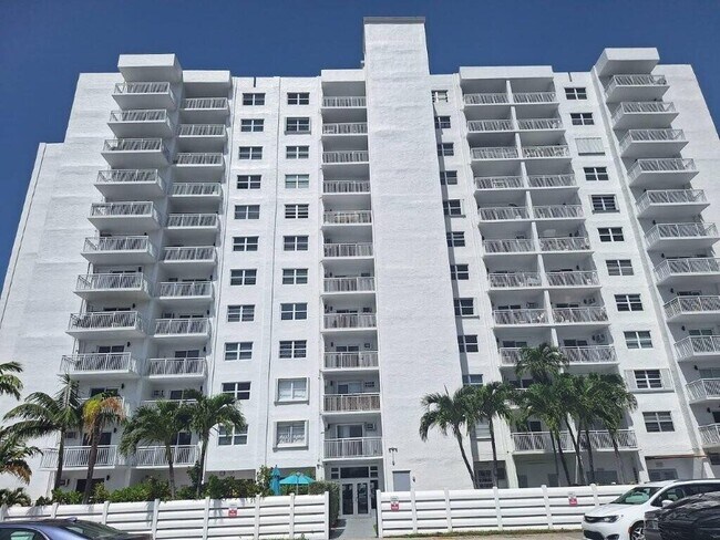 Foto del edificio - 200 S Birch Rd