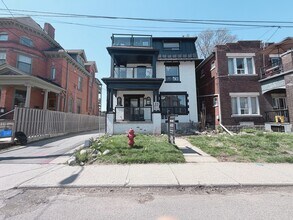 Building Photo - 22 Grant Ave