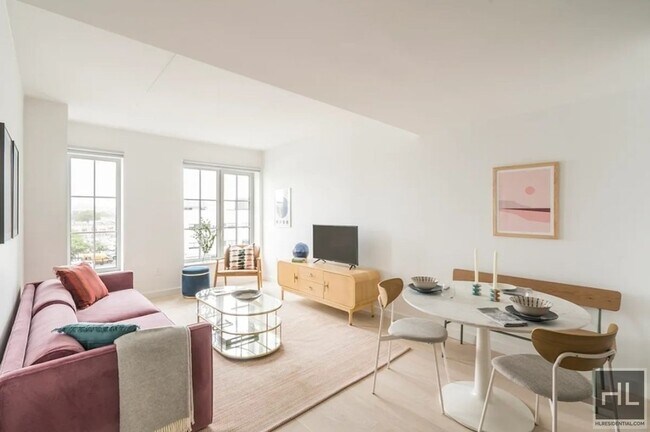 Foto del edificio - 310 Clarkson Ave