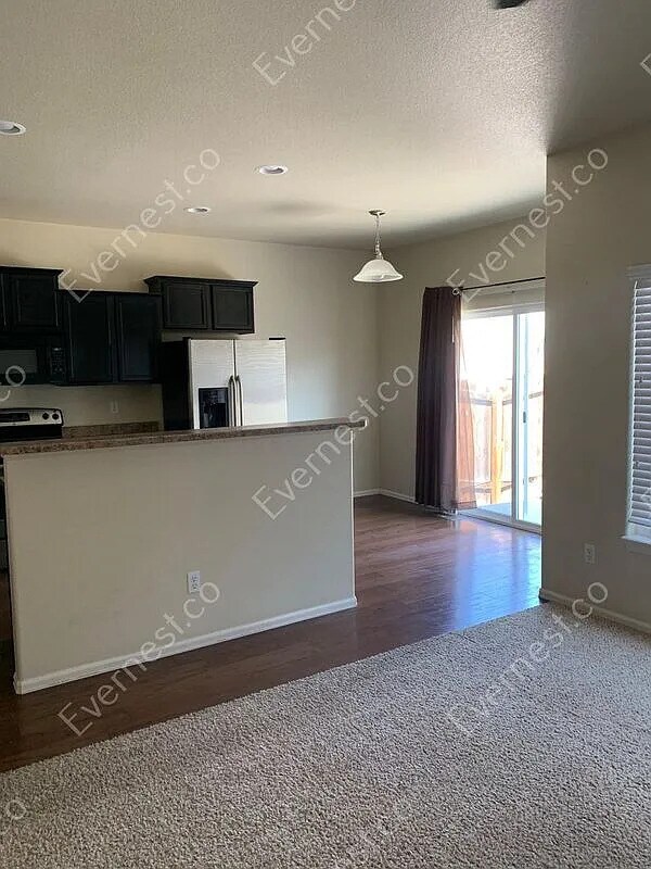 Foto del edificio - 3-Bed/ 3-Bath Modern Town Home with Attached Garage and Front Porch /Voucher Accepted/Available S...