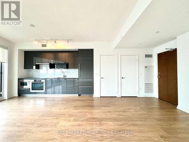 Photo du bâtiment - 117 McMahon Dr