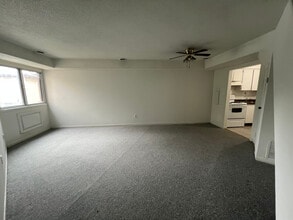 Building Photo - 425 Rathburn Rd E