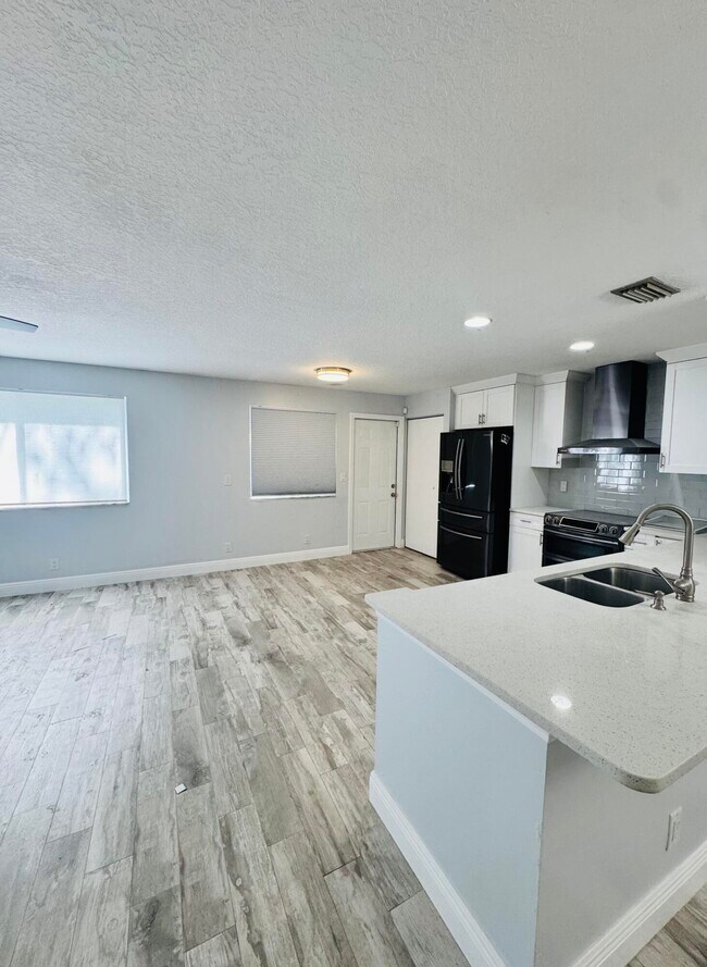 Building Photo - 77 Fairways Ln