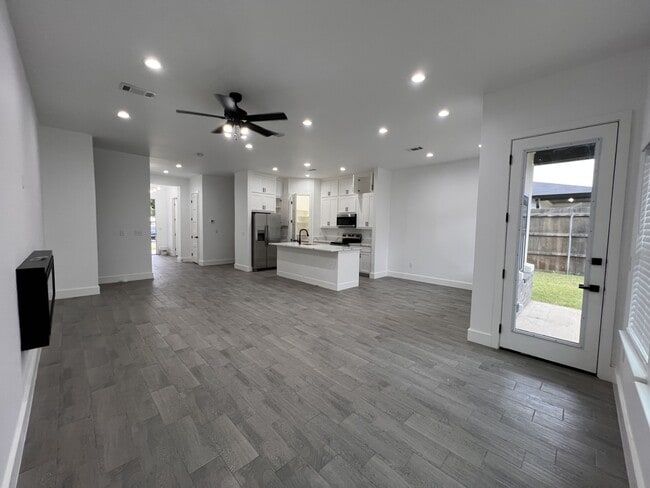 Foto del edificio - 506 E Bryson Ave