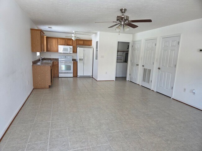 Foto del edificio - Bedford - 2br, 1ba Duplex