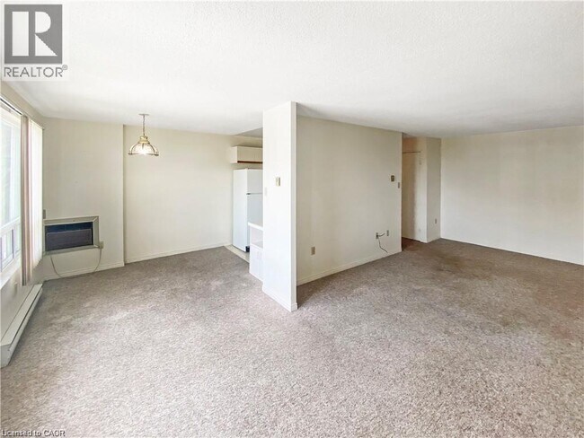 Photo du bâtiment - 65 Highland Crescent