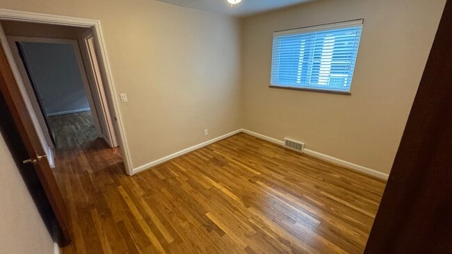 Building Photo - 6831a Buckingham