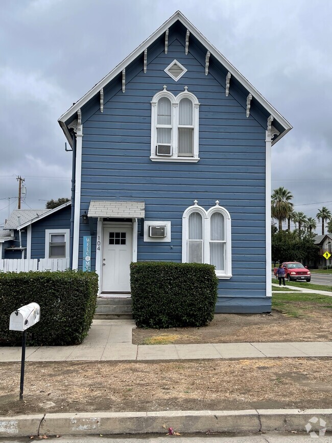 Building Photo - 104 N H St