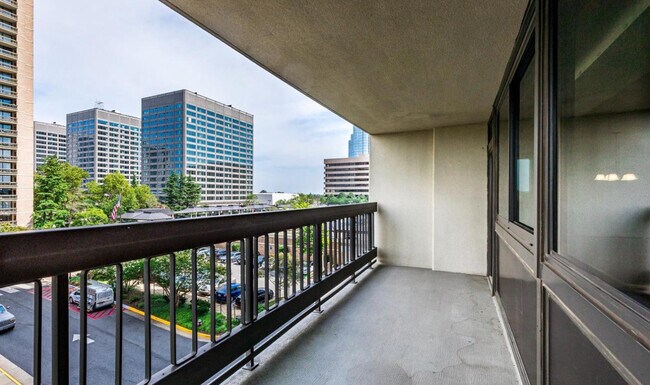 Foto del edificio - 5501 Seminary Rd