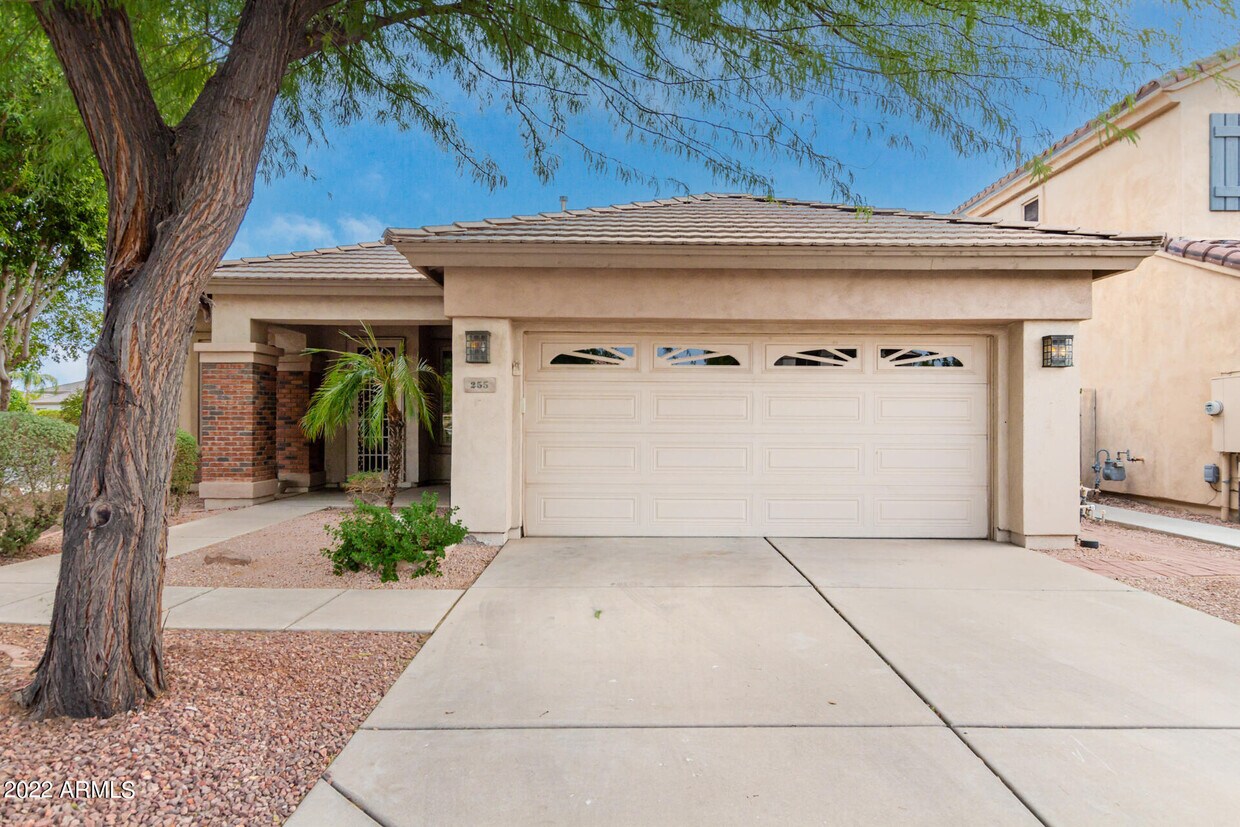 Foto principal - 255 E Krista Way