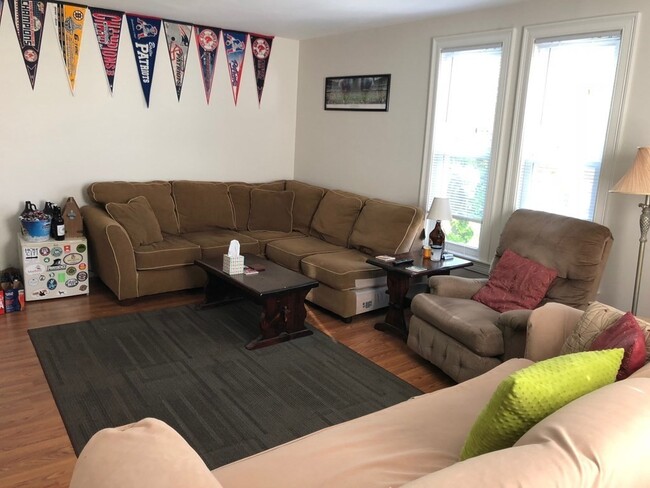 Building Photo - 127 Linden Ave