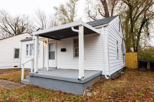 Photo - 2705 Algonquin Pkwy House