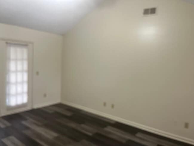 Building Photo - Harmon Estates Available! Available NOW!