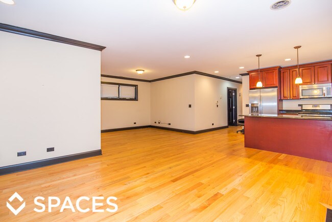 Foto del edificio - 6318 N Albany Ave